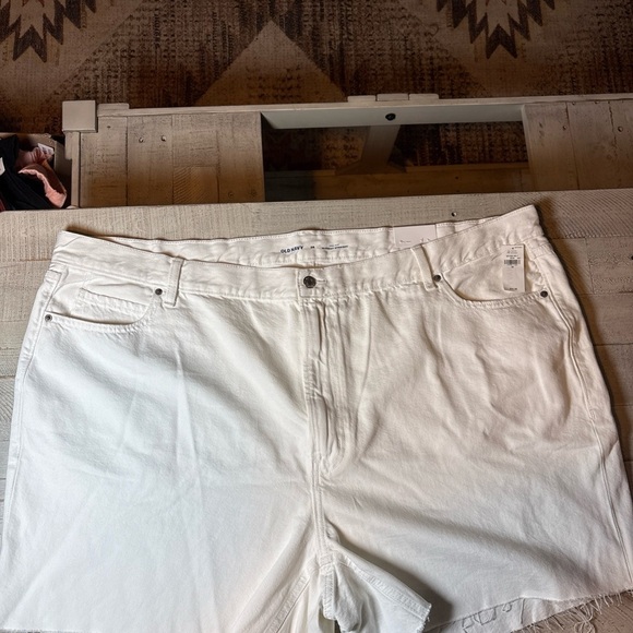 Old Navy Women 28 White High Rise Slouchy Straight Fray Raw Hem Denim Shorts - Picture 3 of 16